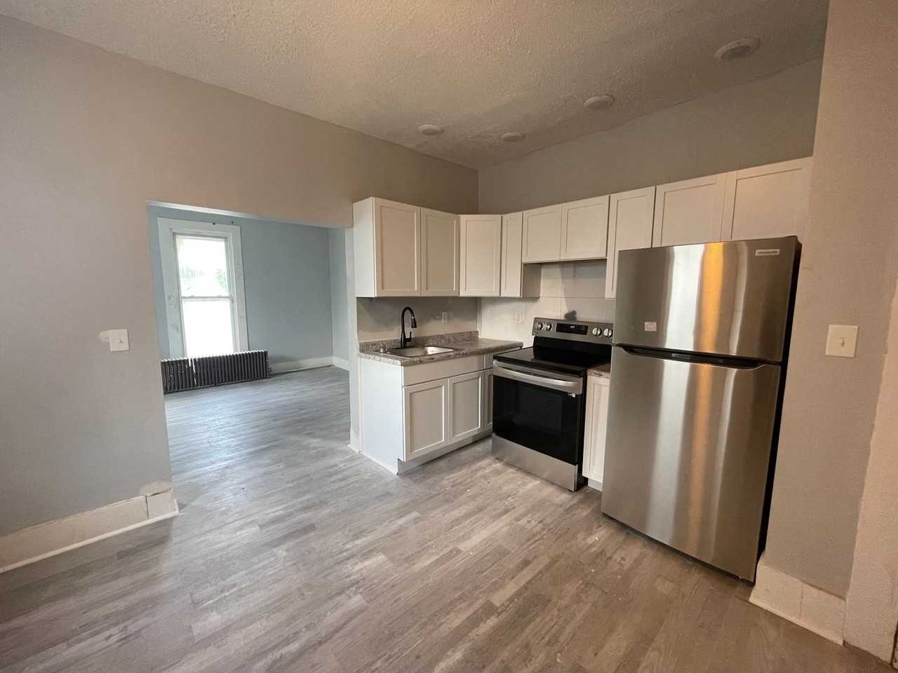 Apartments On Broadway I - Photo 2 of 8