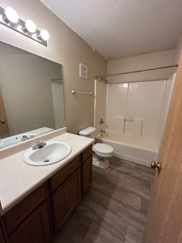 1201 E Bell Avenue - Photo 5 of 7