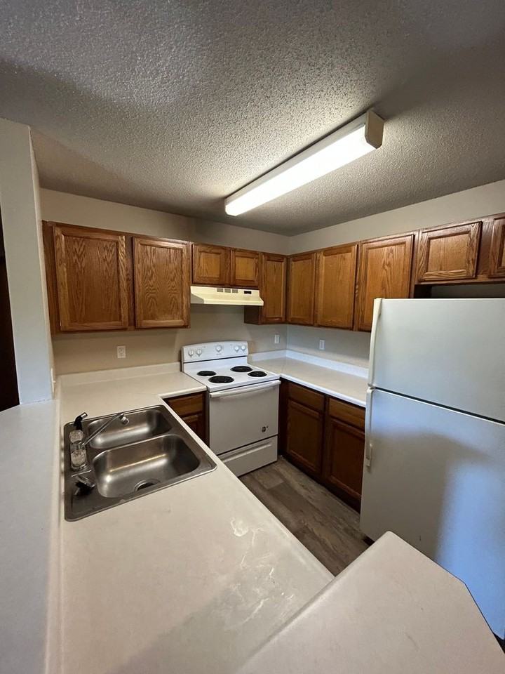 1201 E Bell Avenue - Photo 3 of 7