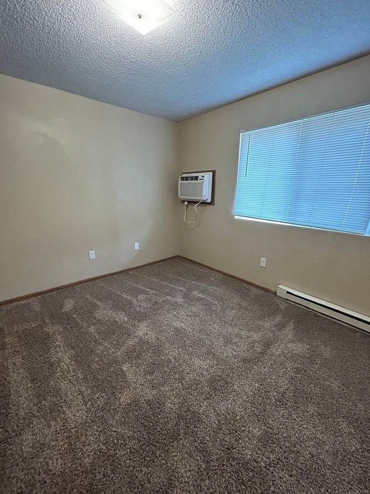 1201 E Bell Avenue - Photo 2 of 7