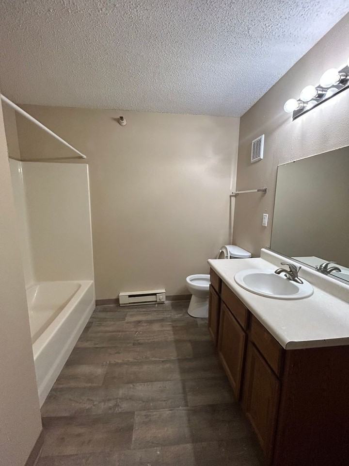 1201 E Bell Avenue - Photo 3 of 7