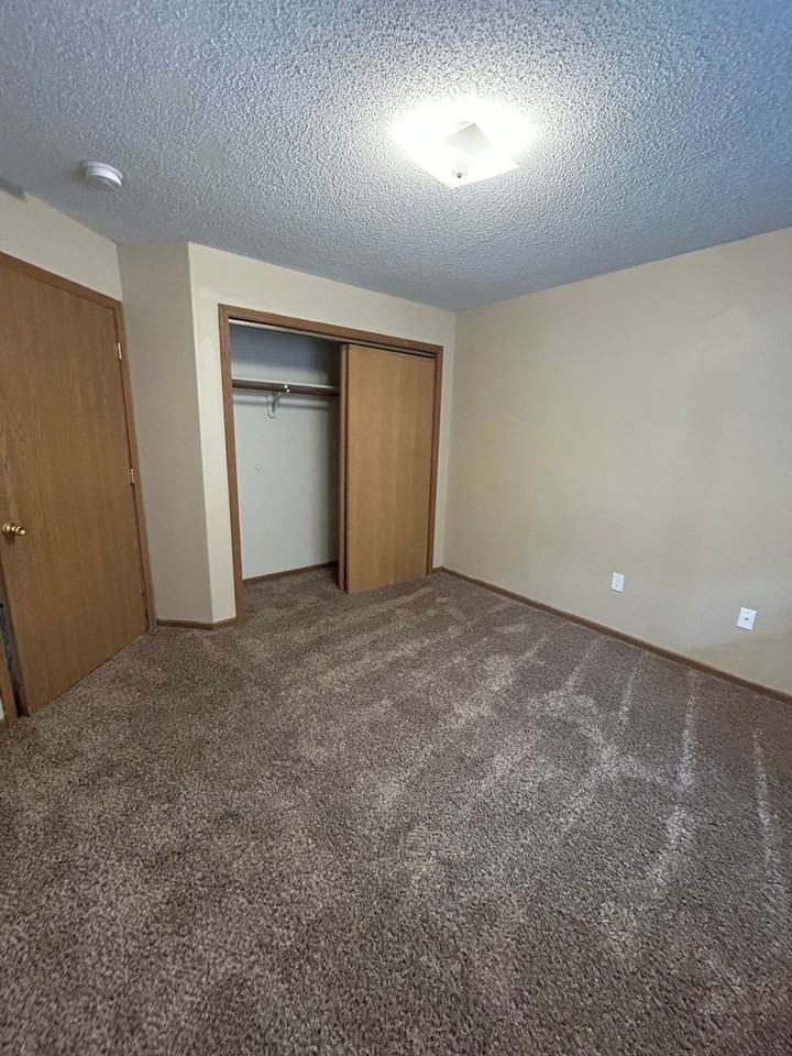 1201 E Bell Avenue - Photo 4 of 7