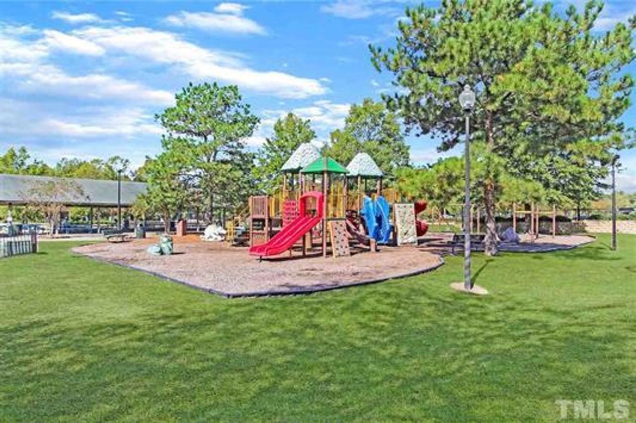 299 Spirea Dr - Photo 7 of 10