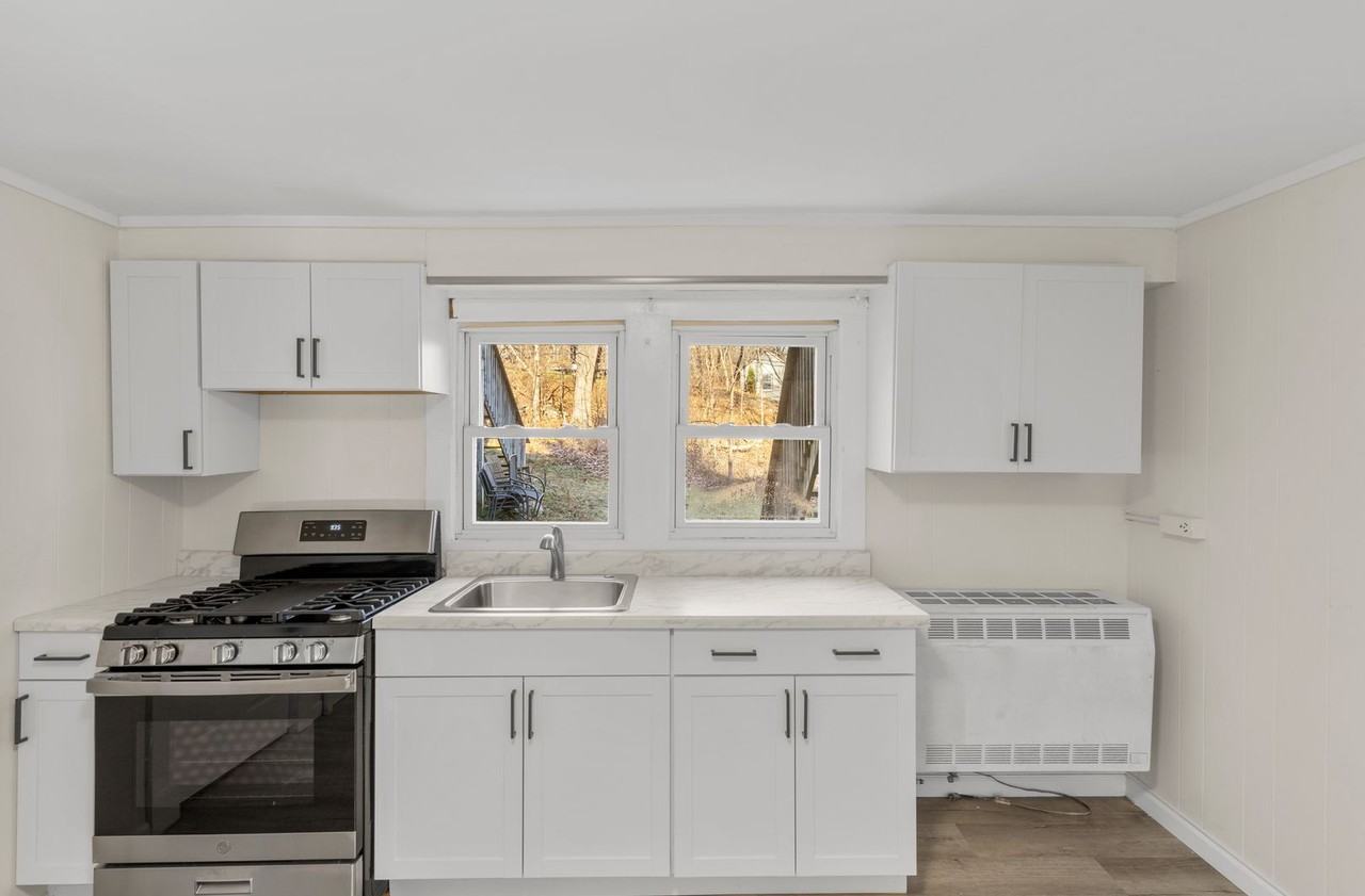 69-79 Dunne Ave - Photo 2 of 8