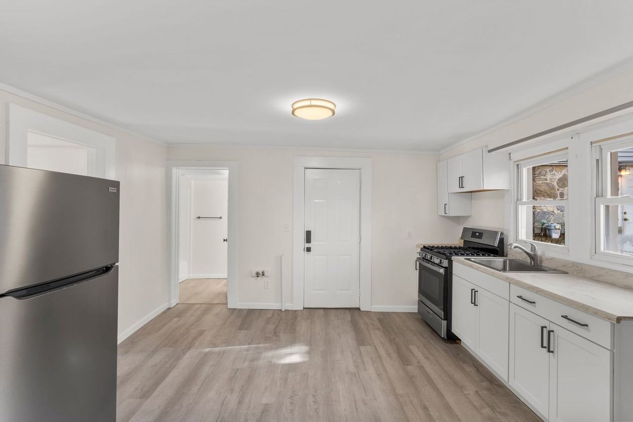 69-79 Dunne Ave - Photo 3 of 8