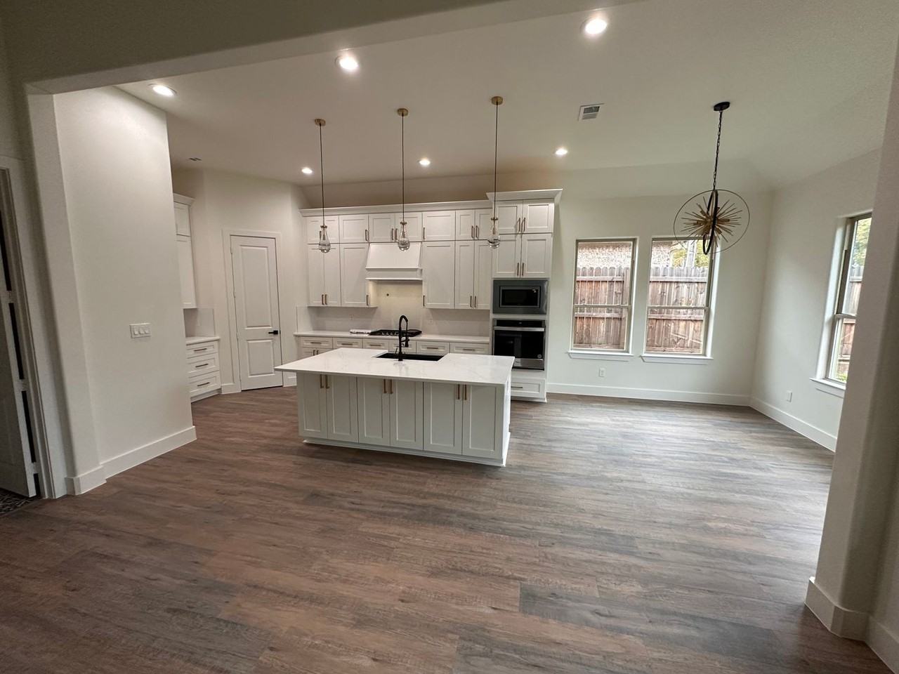 249 Kathryn's Court - Photo 4 of 23