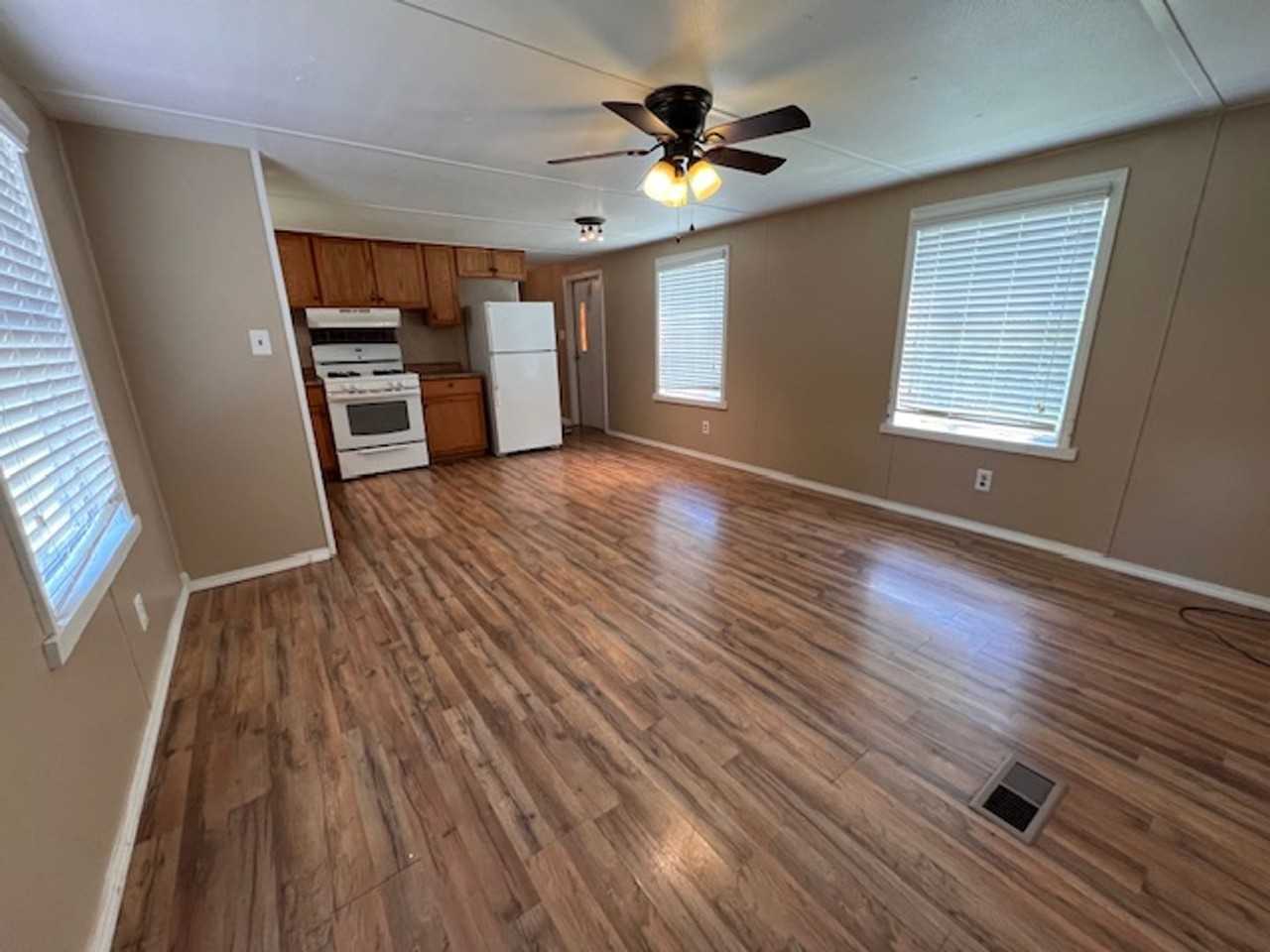 10255 Janell Dr - Photo 2 of 6