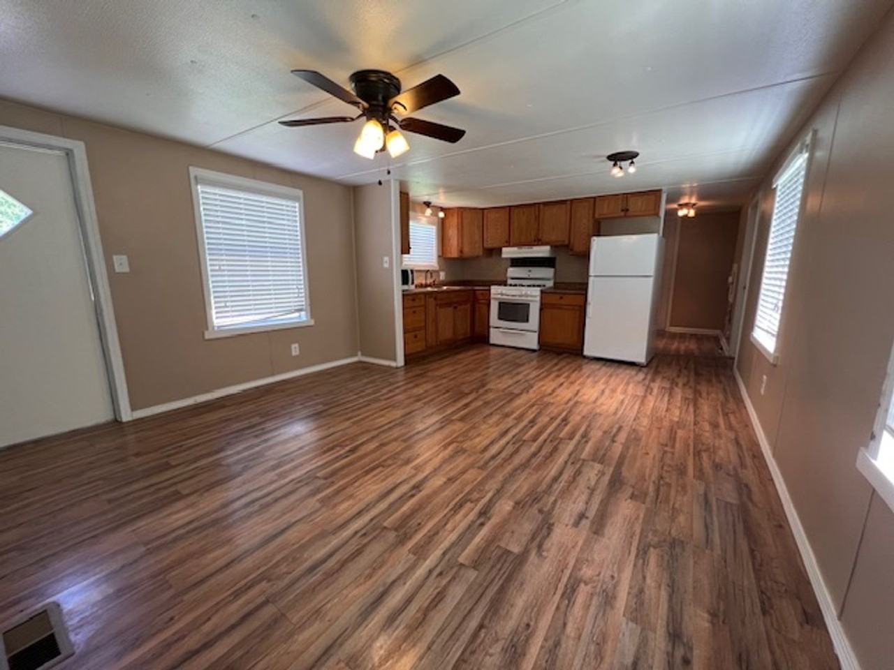 10255 Janell Dr - Photo 3 of 6
