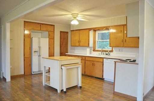 18724 Blue Springs Rd - Photo 2 of 4