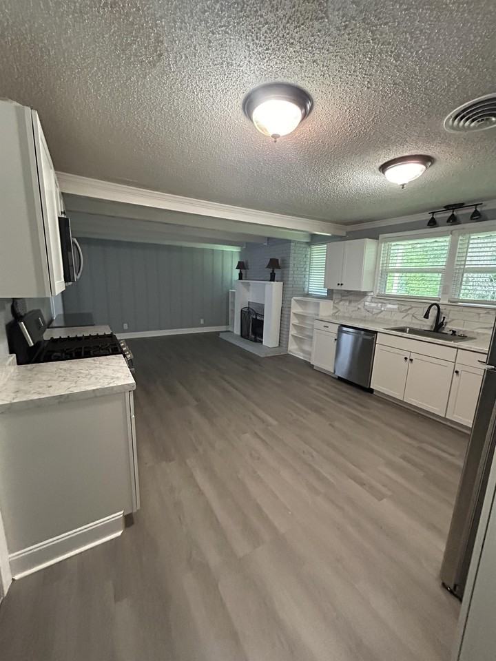 1307 S 12th St #1 - Photo 3 of 20