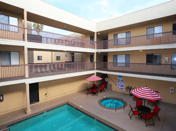 Chateau W6600 - Photo 2 of 14