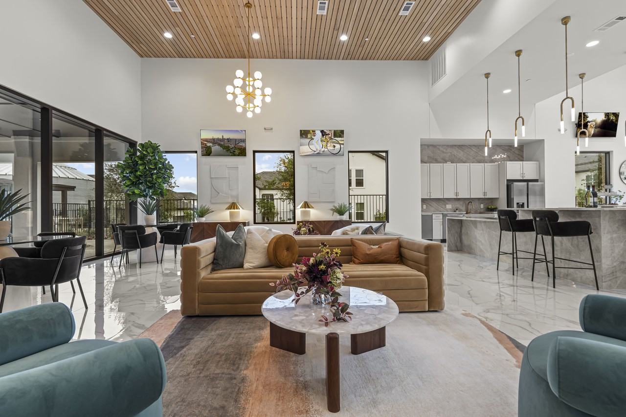 Luxe of Buda - Photo 2 of 50