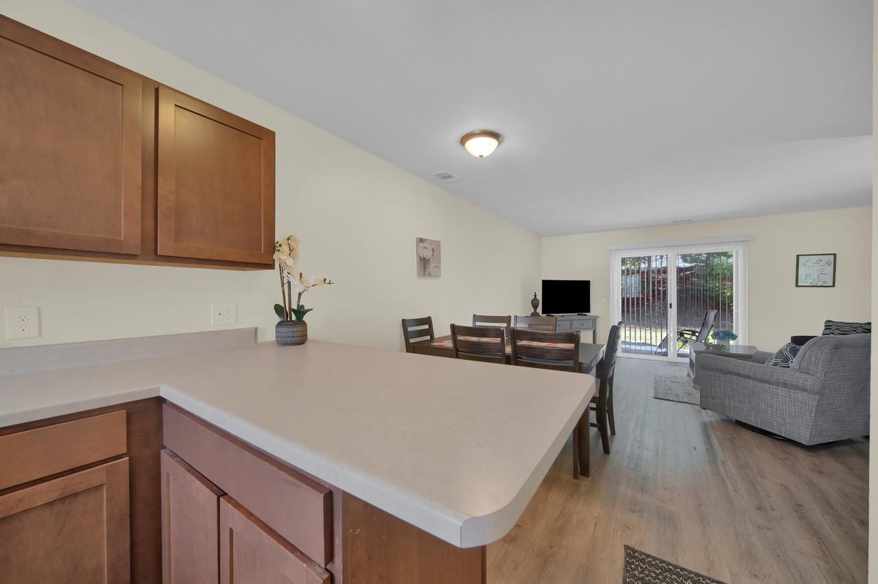 3843 Vale Dr #3843 - Photo 6 of 38