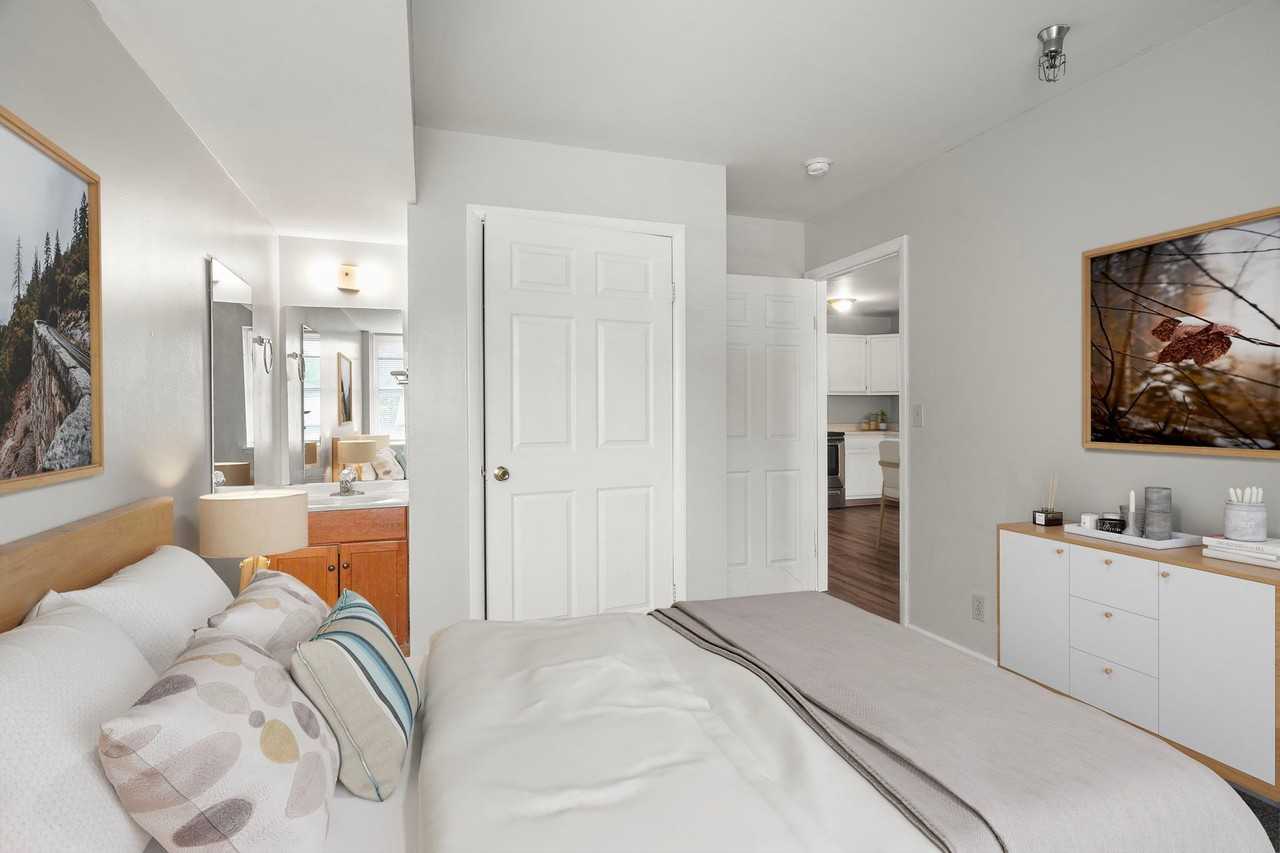 1501 West University Avenue - Photo 3 of 14