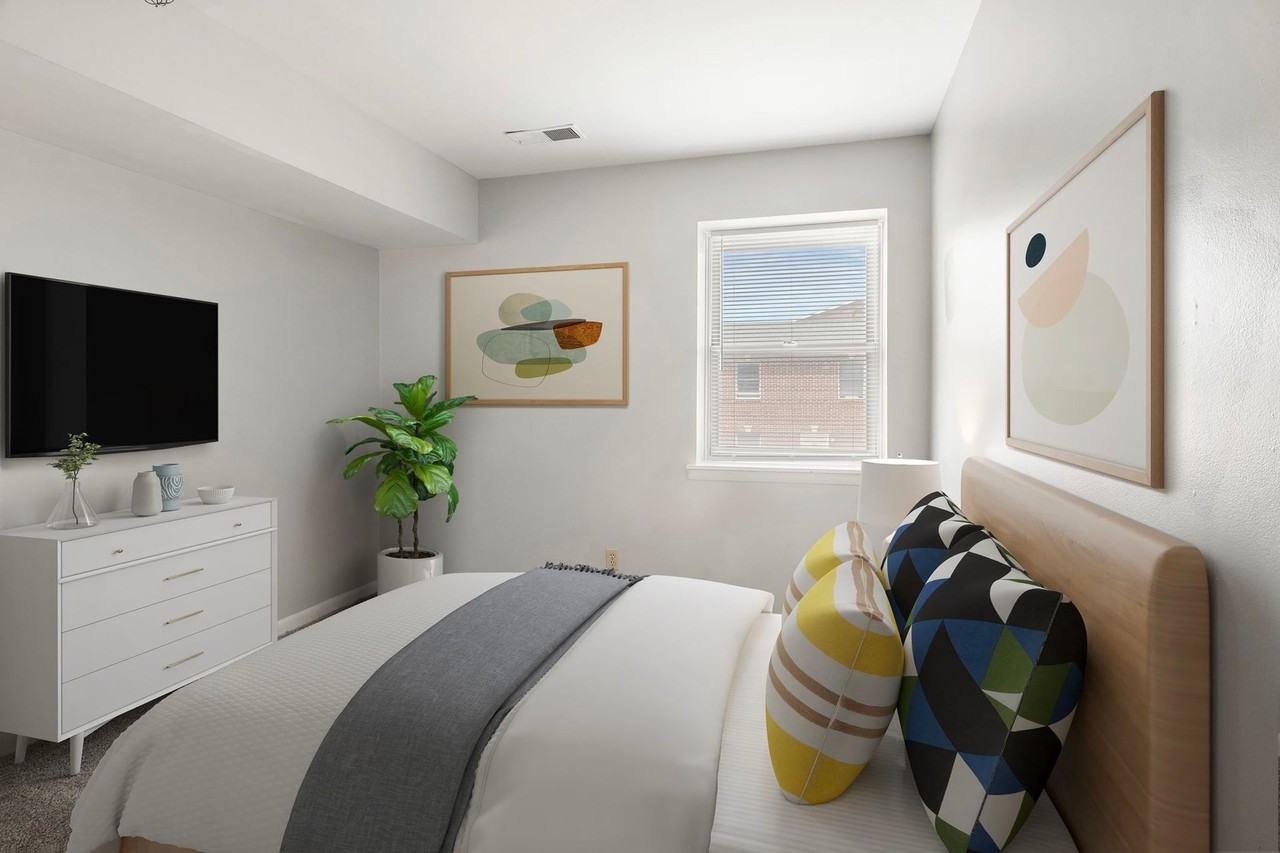 1501 West University Avenue - Photo 5 of 14