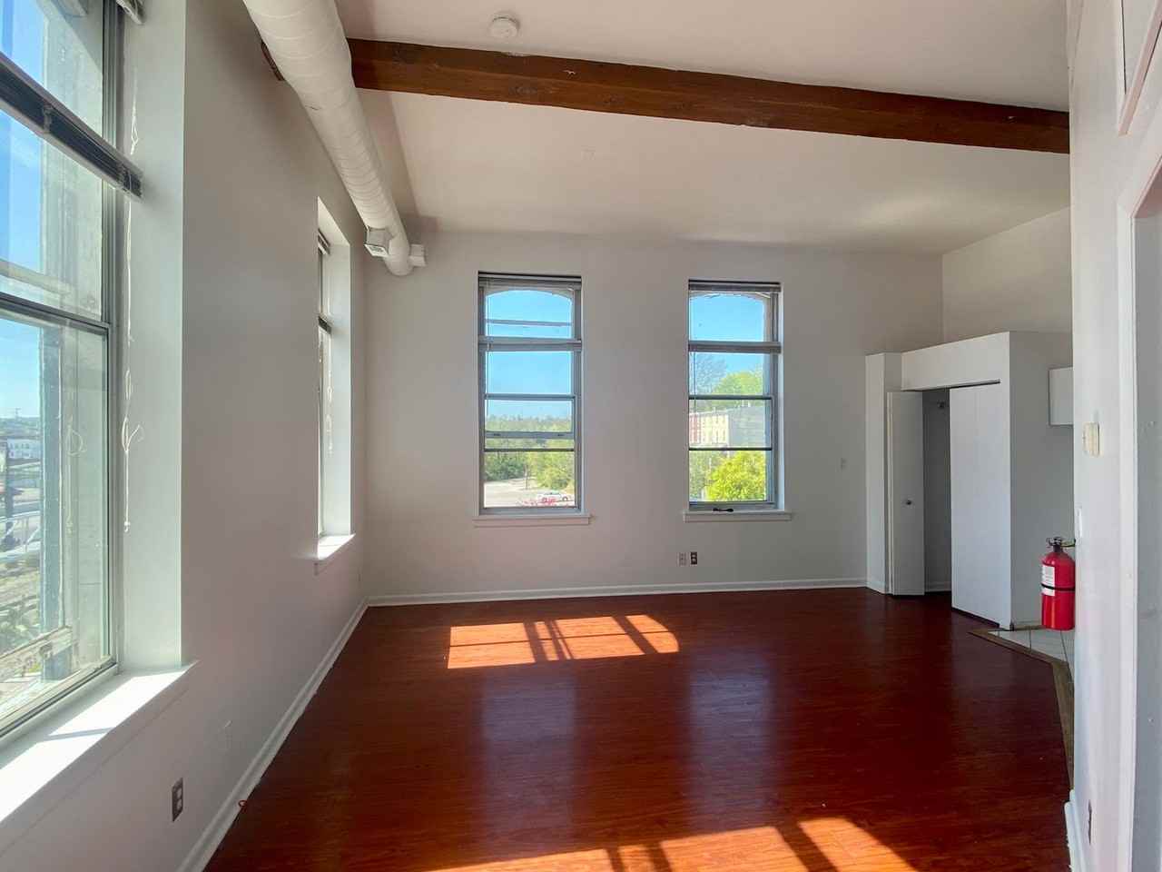 311 West Marshall Street - Photo 3 of 21