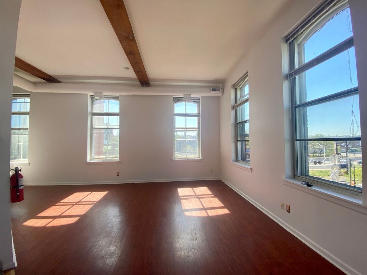 311 West Marshall Street - Photo 5 of 21