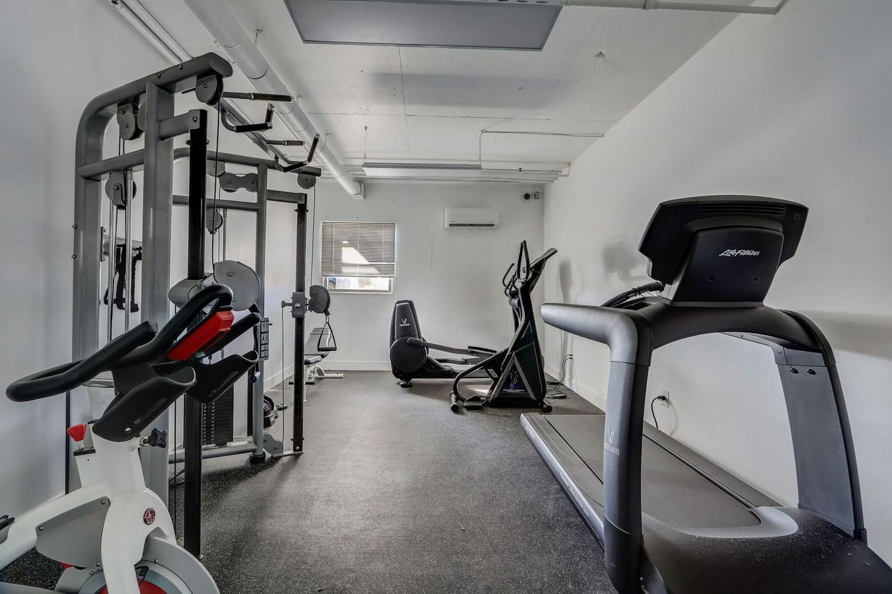 2820 Sawtelle Blvd - Photo 3 of 34