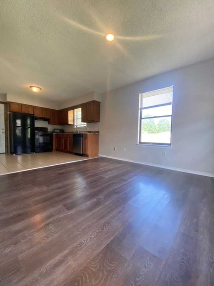 1443 N Wabash Ave - Photo 2 of 13