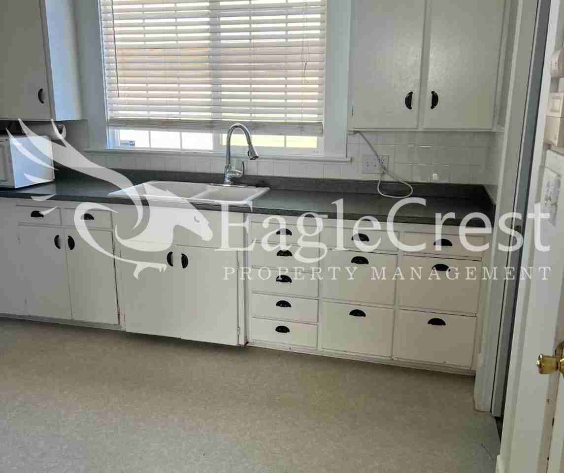 613 Locust St - Photo 5 of 21