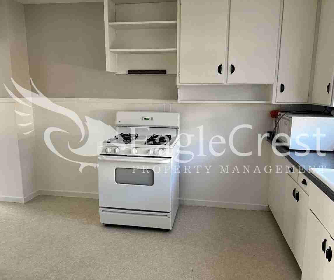 613 Locust St - Photo 6 of 21