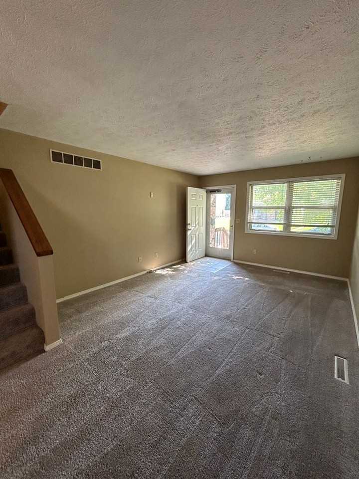 1711 Rockingham Dr #A - Photo 3 of 16