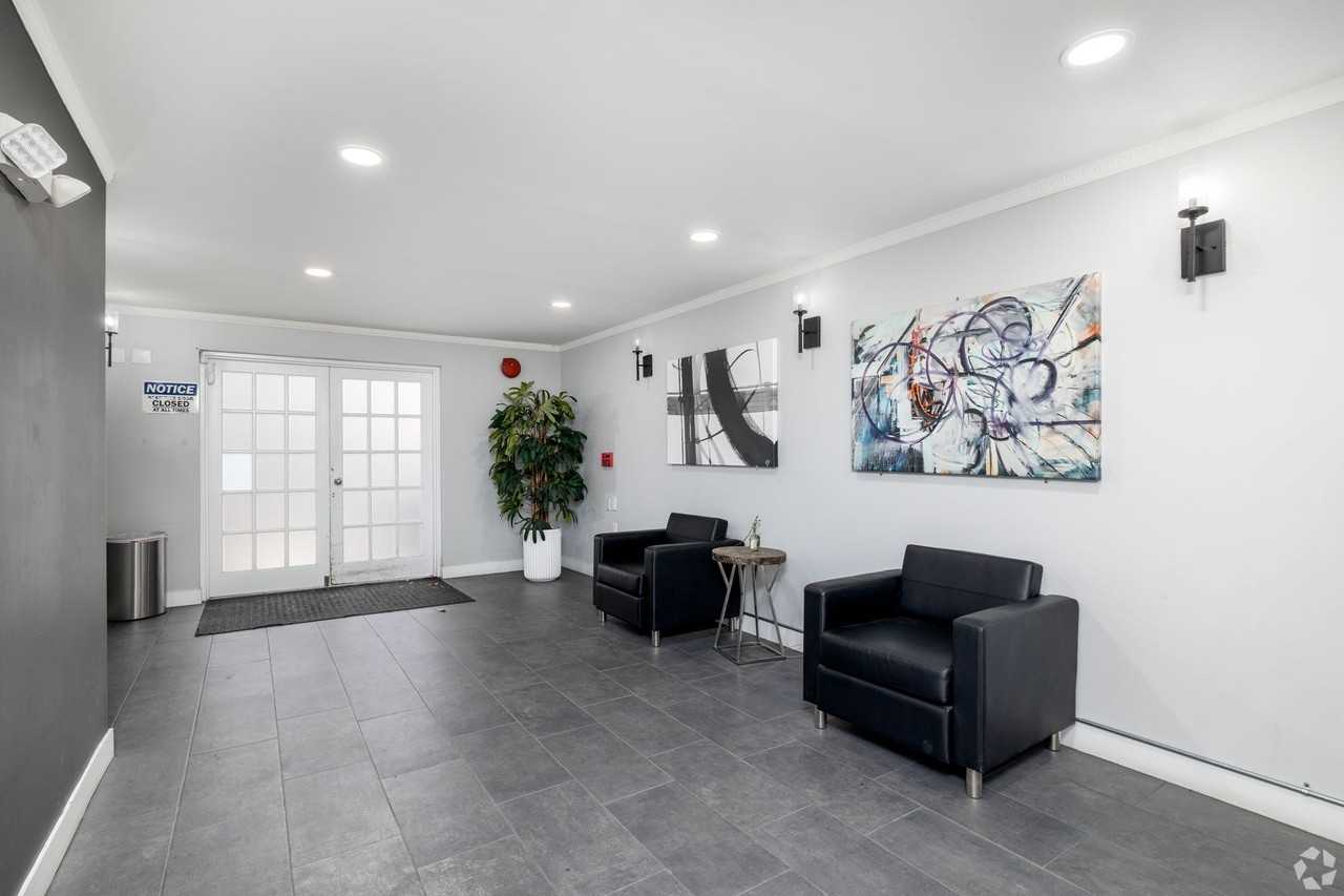 1620 South Bentley Ave - Photo 6 of 43