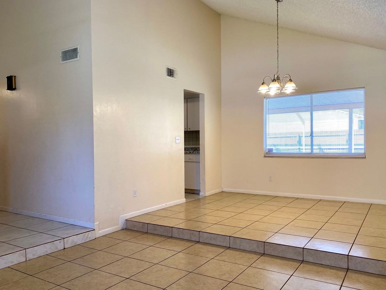 5205 Dublin Pl - Photo 4 of 29