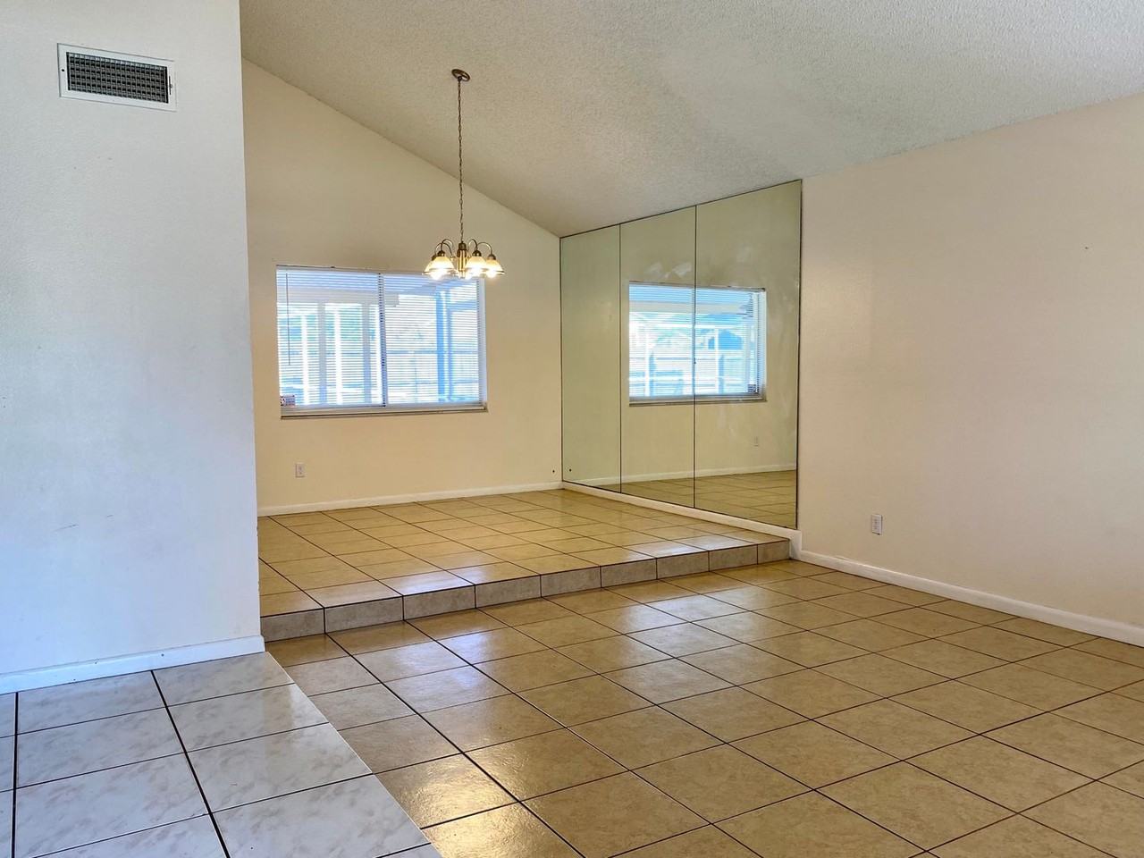 5205 Dublin Pl - Photo 6 of 29