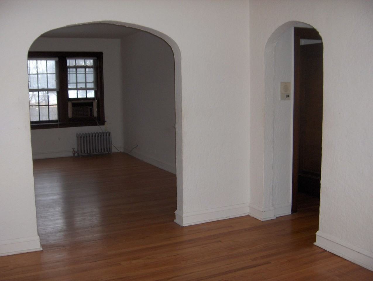297 - *1317-21 Washington Building* - Photo 2 of 8