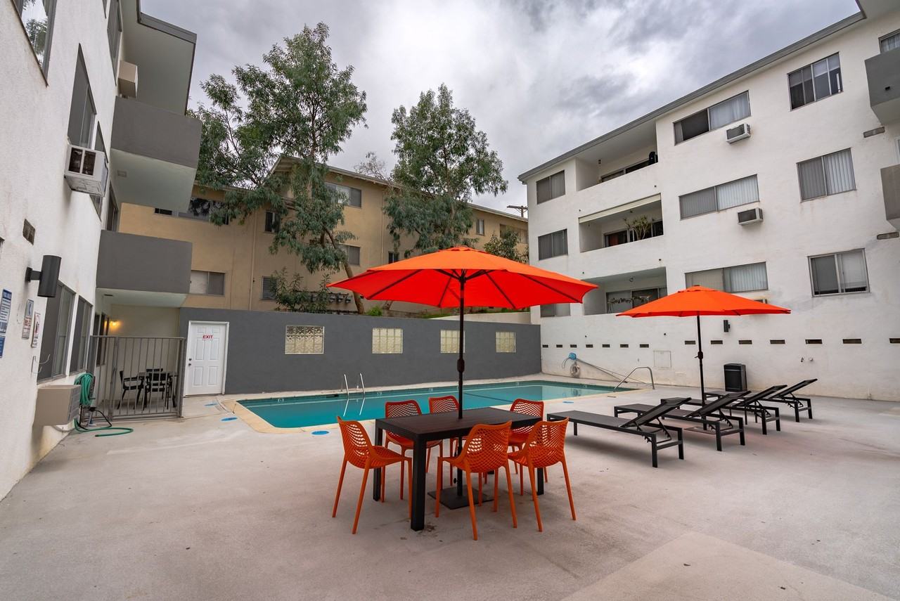 11645 Gorham Ave - Photo 5 of 32