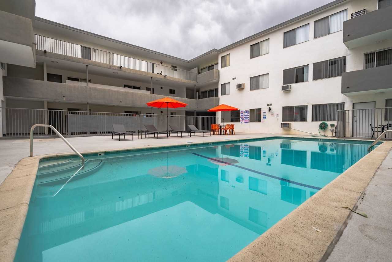 11645 Gorham Ave - Photo 4 of 32