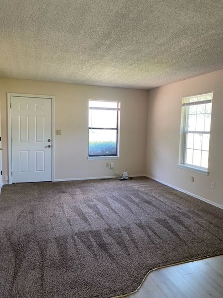 1437 N Wabash Ave - Photo 2 of 15