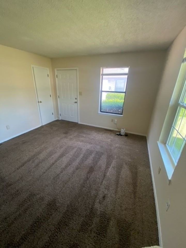 1437 N Wabash Ave - Photo 3 of 15