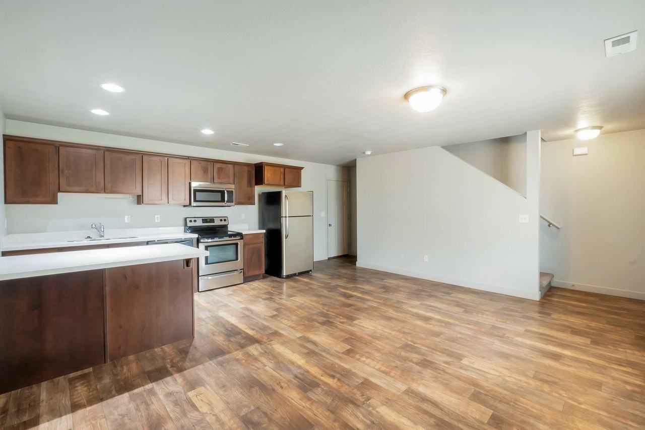 732 E 150 N - Photo 5 of 24