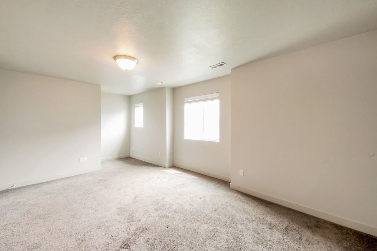 732 E 150 N - Photo 6 of 24