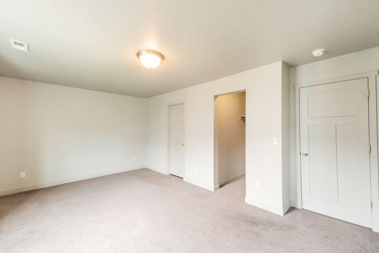 732 E 150 N - Photo 7 of 24