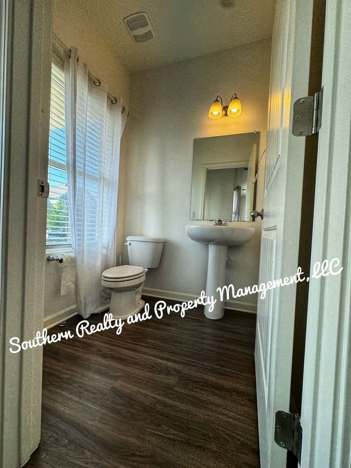 3264 Meriwether Dr - Photo 2 of 12