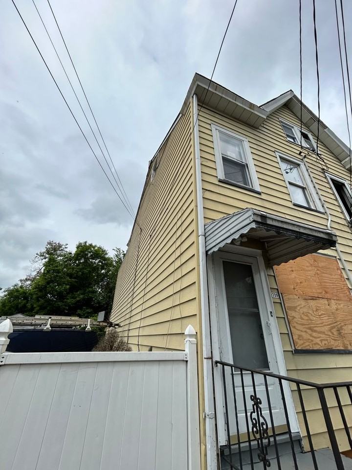 739 Beatty St - Photo 4 of 16