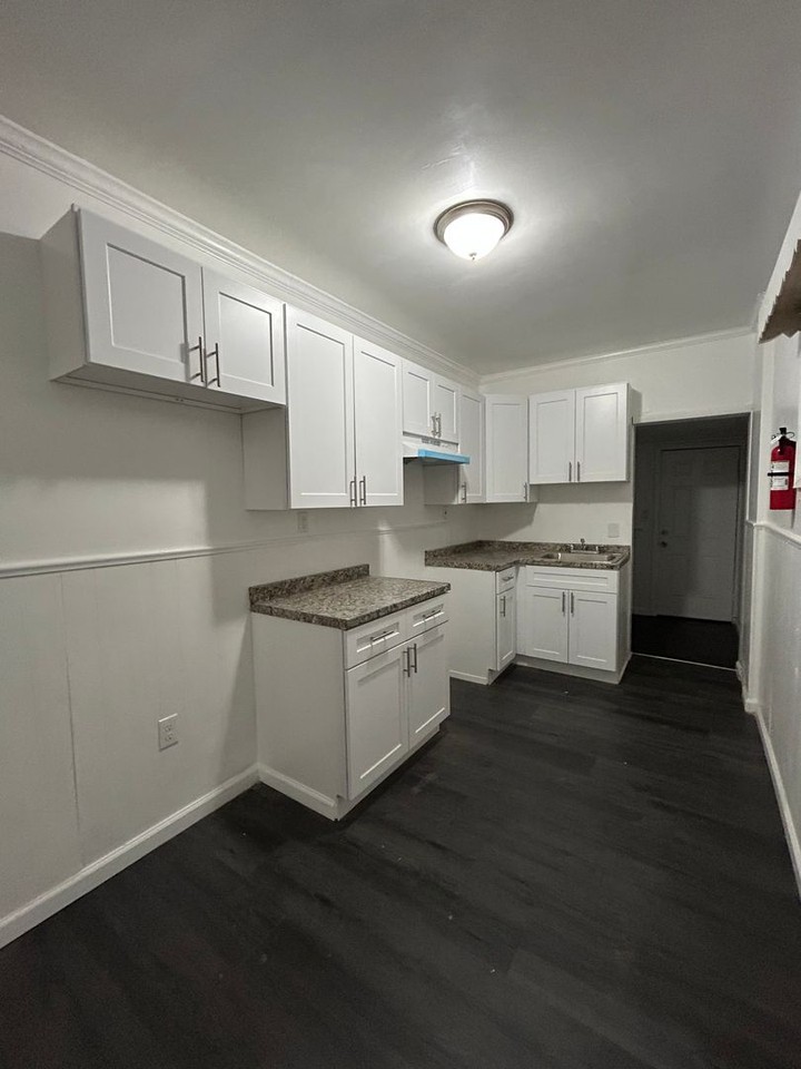 739 Beatty St - Photo 2 of 16