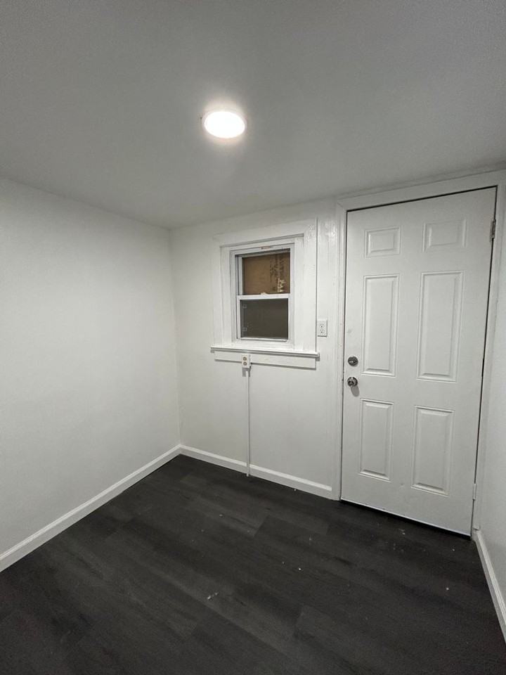 739 Beatty St - Photo 3 of 16