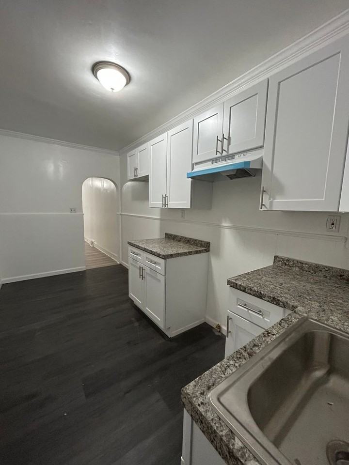 739 Beatty St - Photo 6 of 16