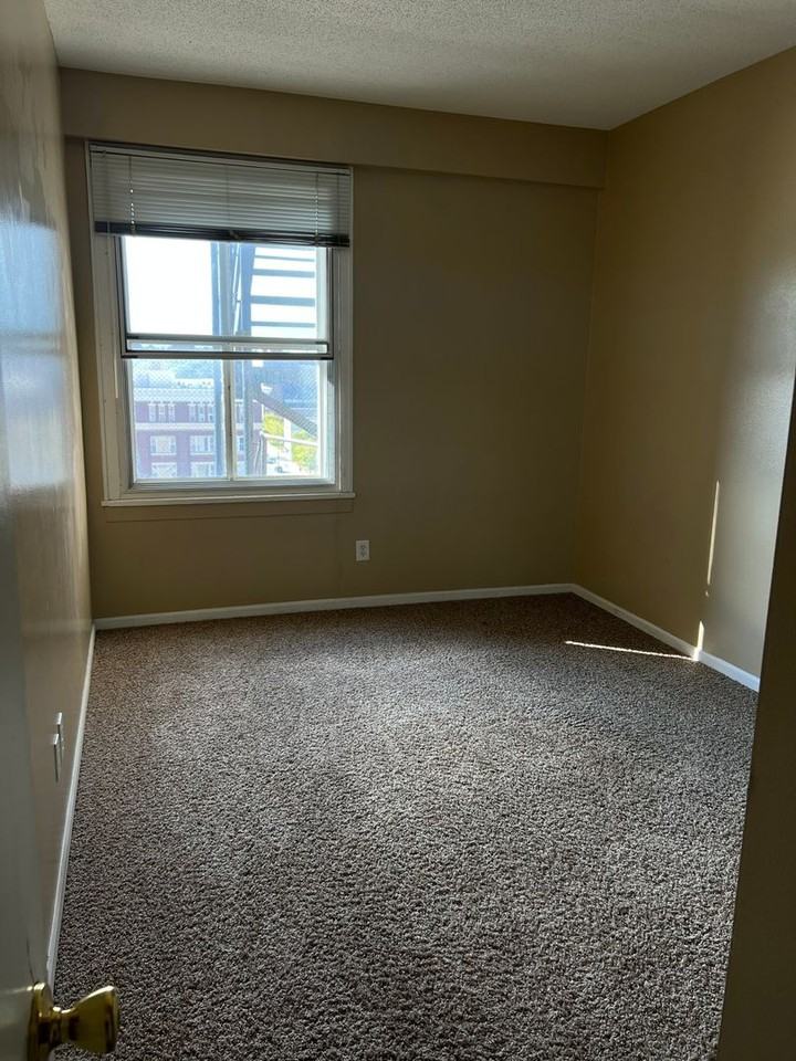 Kensington Tower Apartments - Photo 7 of 33