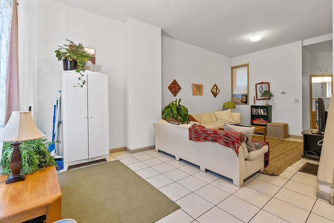 2144 N Carlisle St - Photo 3 of 48