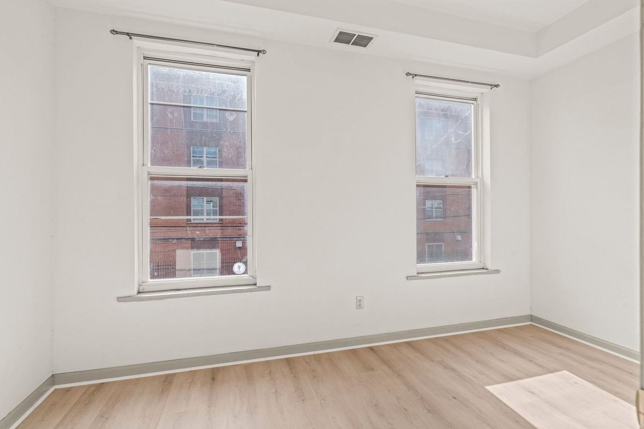 2144 N Carlisle St - Photo 6 of 48