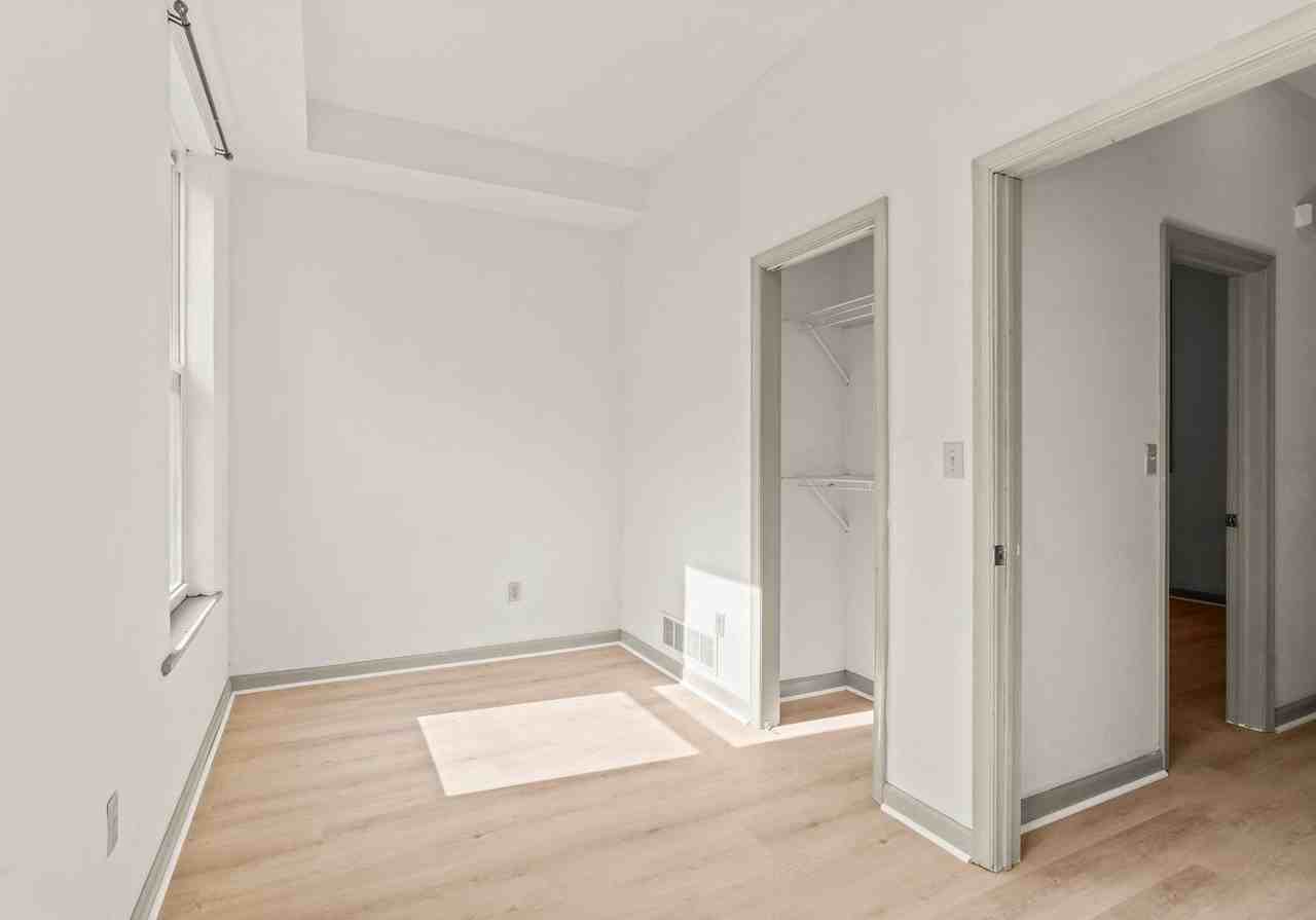 2144 N Carlisle St - Photo 7 of 48