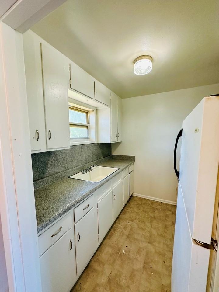 2805 Duncan Drive - Photo 3 of 12