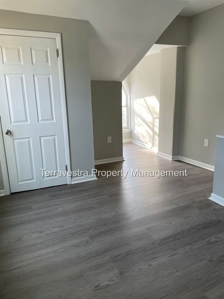 517 N 2nd Street - Photo 3 of 4