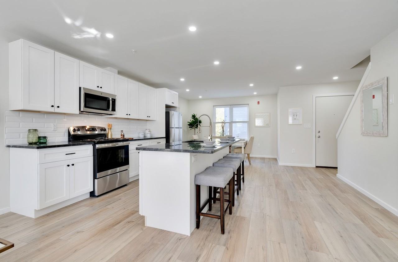 Pulaski Hill Apartments - Photo 3 of 19