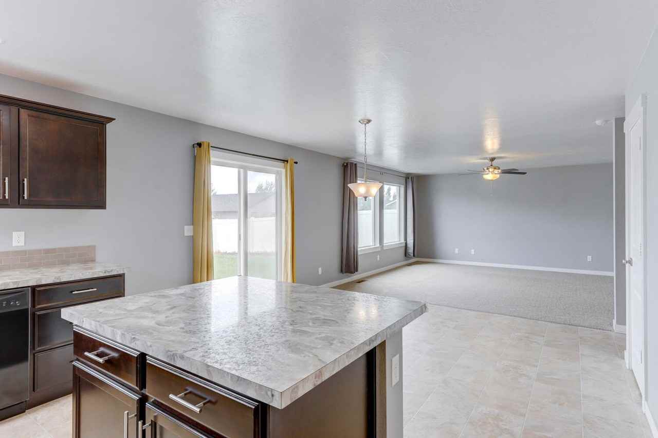 1924 W Deserthawk Dr - Photo 4 of 27